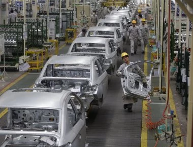 BREXIT: Μεγάλη αυτοκινητοβιομηχανία επανεξετάζει τις δραστηριότητές της στη Βρετανία